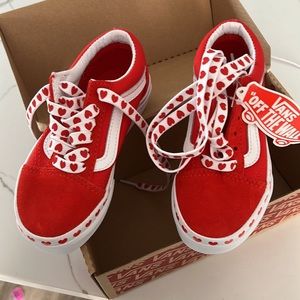 BRAND NEW Vans sneakers with heart laces